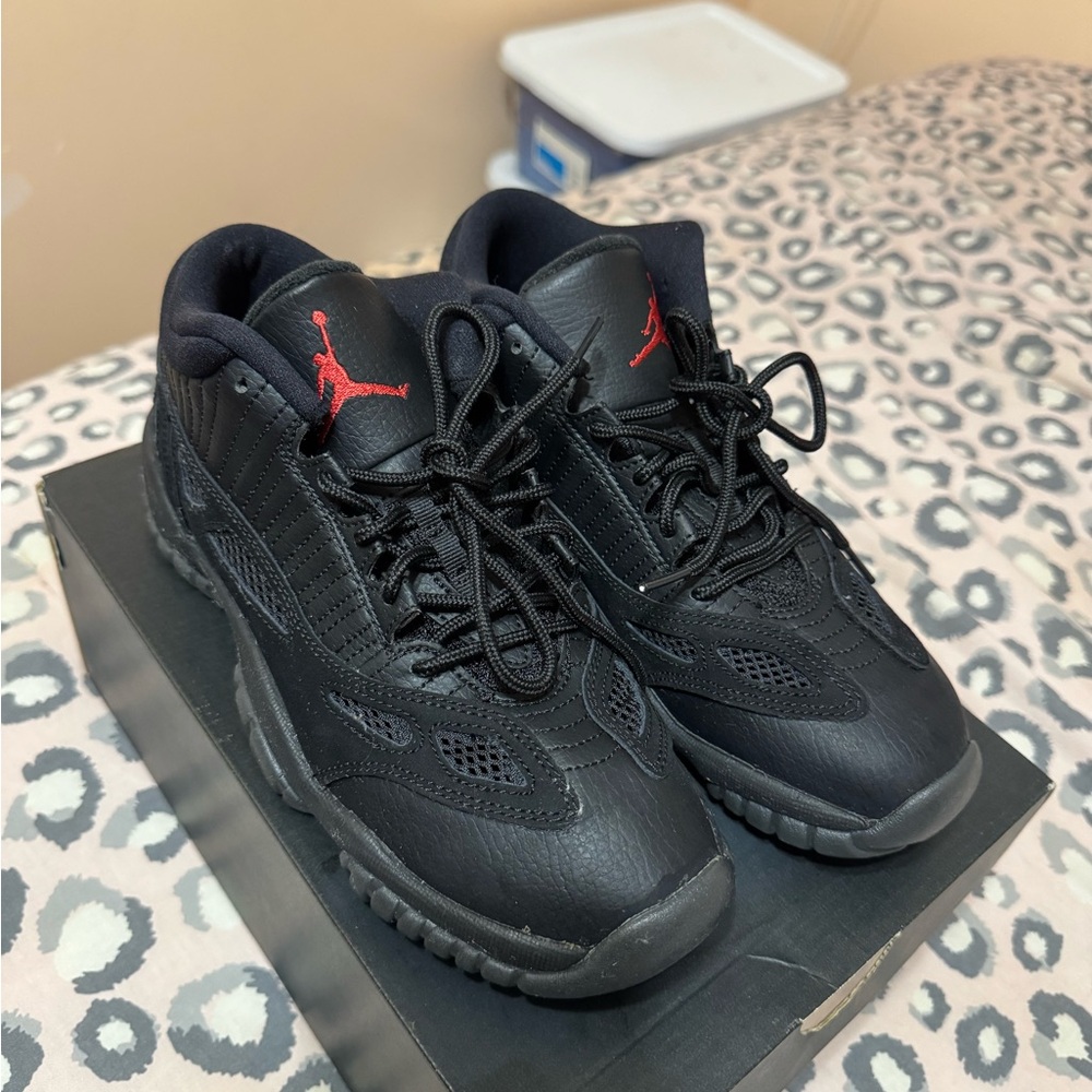 BIG KIDS JORDAN 11 “REFEREE”